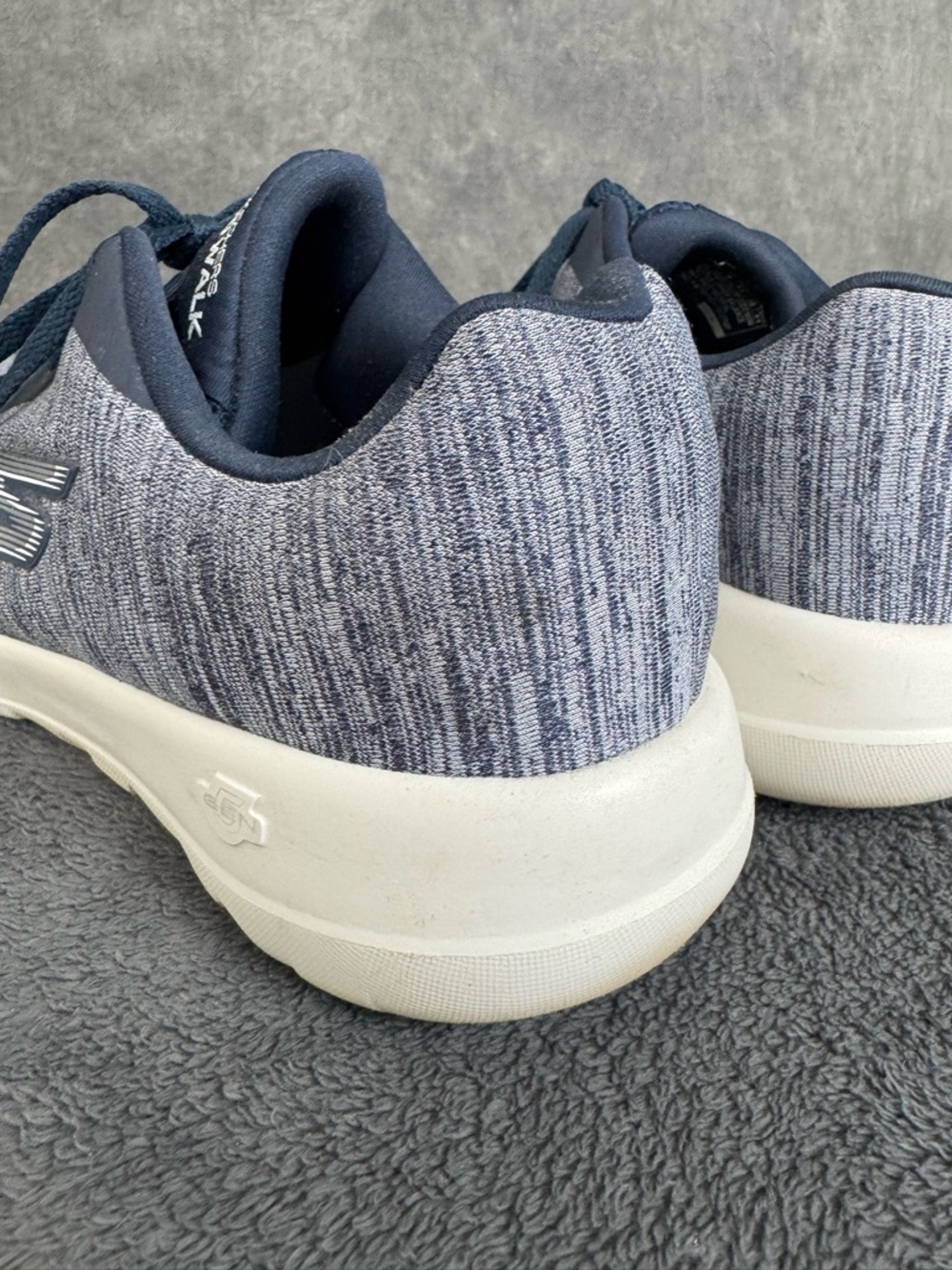 Skechers GOwalk Sneakers | Gray Knit Comfort Shoes | Men’s 11 / Women’s 13 - Picture 6 of 10